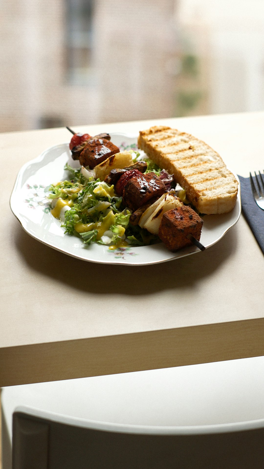 A Gastronomic Twist: Transforming Flatbread with Chicken Scarpariello