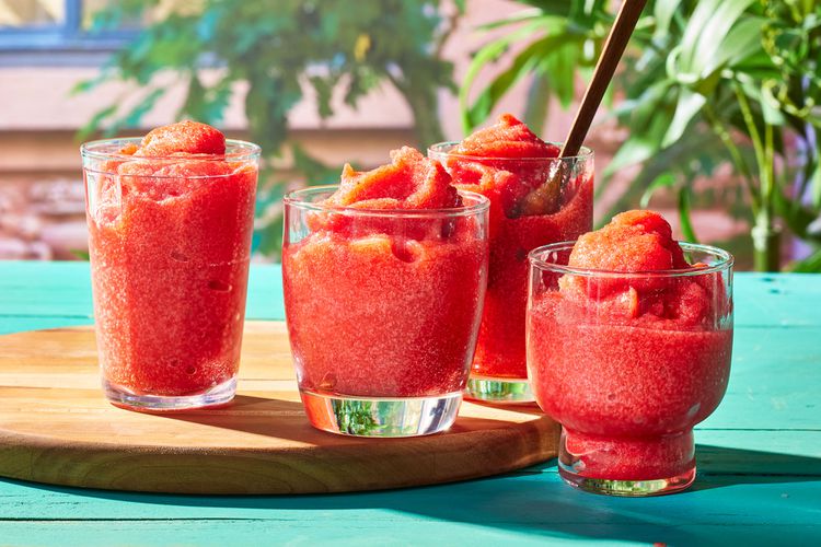 How to Make Red Drink Water Ice, a Frozen Dessert Made with Strawberries How to Make Red Drink Water Ice, a Frozen Dessert Made with Strawberries