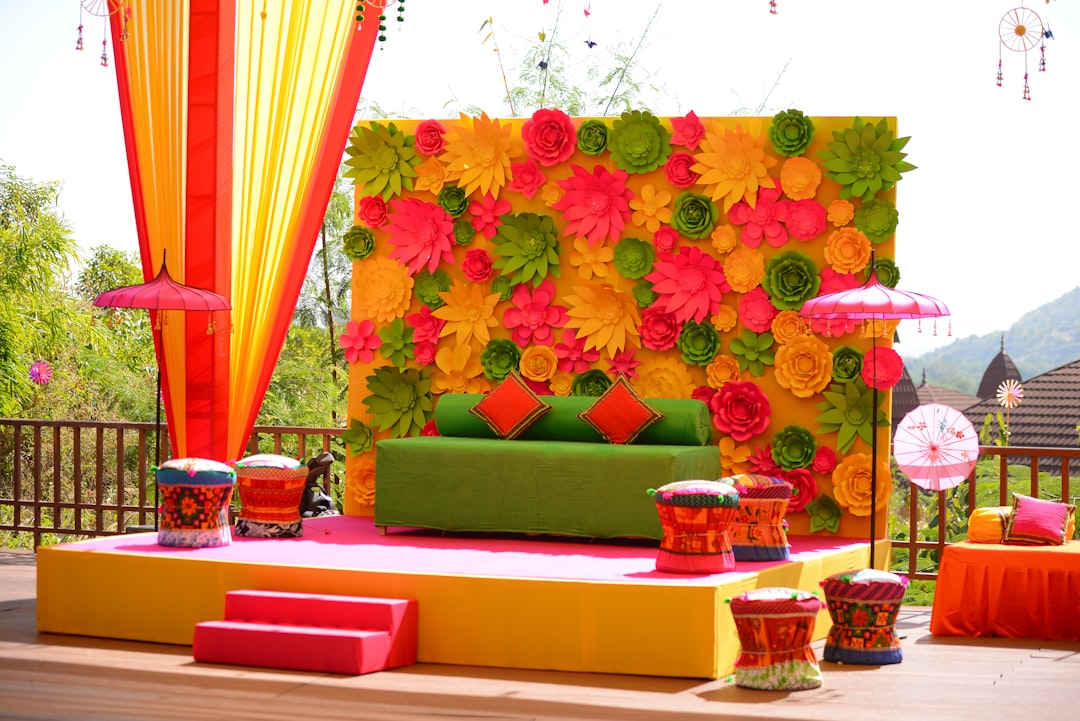 Crafting a Colorful Flower Bed for Stunning Landscaping